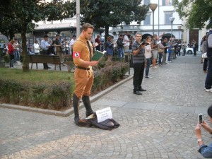 sentinella in piedi